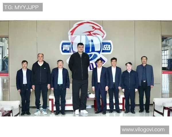 与姚明同框留影的难忘瞬间分享我的篮球梦想与偶像的亲密接触