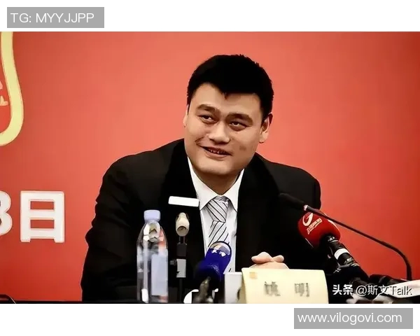 姚明以英俊的外貌和卓越的篮球才华赢得全球球迷的喜爱与尊重 姚明以英俊的外貌和卓越的篮球才华赢得全球球迷的喜爱与尊重