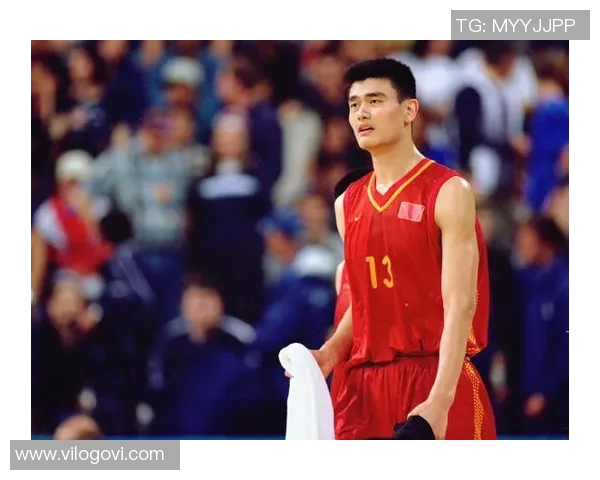 与姚明拥抱的那一刻感受巨人温暖与梦想的交汇