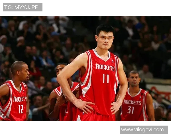 姚明与董青的传奇故事：从篮球场到人生舞台的精彩交汇