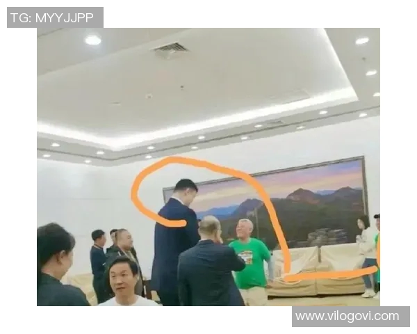 姚明观赛泪洒现场情深意重引发球迷共鸣与感动