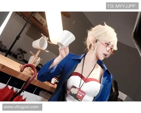 余霜化身足球明星展现魅力与实力引发粉丝热议