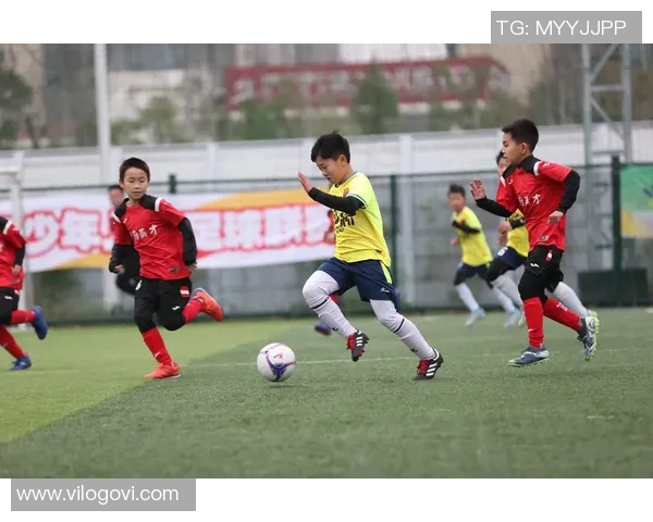 足球明星精彩卸球瞬间集锦展现技术与魅力的完美结合 足球明星精彩卸球瞬间集锦展现技术与魅力的完美结合